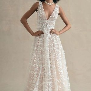 Bronx and Banco Megan V-Neck Lace Gown